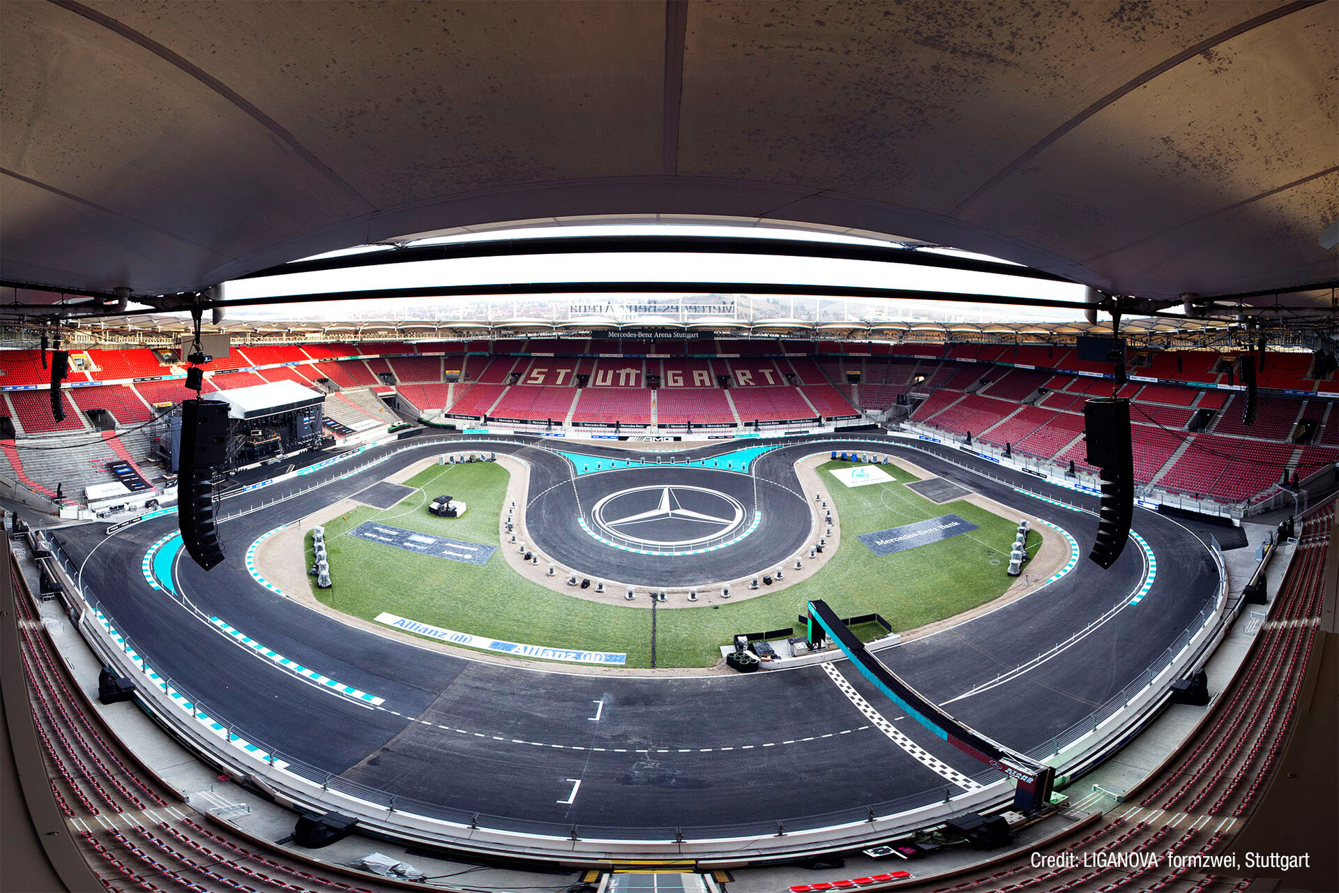 Panoramablick auf die Rennstrecke in der Mercedes-Benz Arena Stuttgart für das Event Stars & Cars 2015